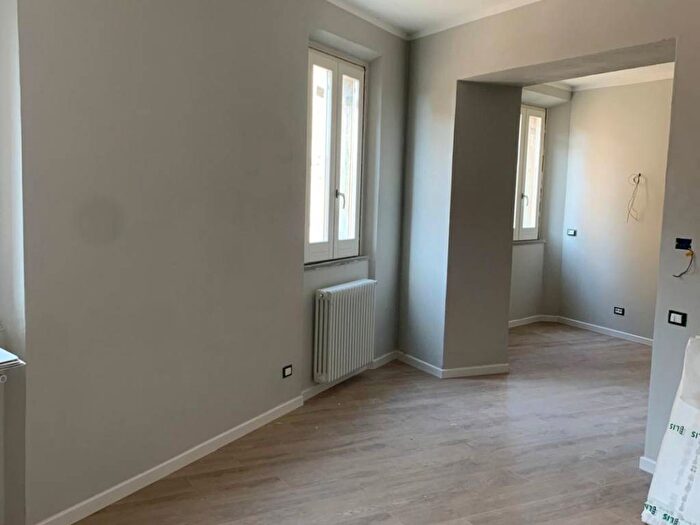 Appartamento bilocale in affitto in Via degli Alberti, Centro, Signa