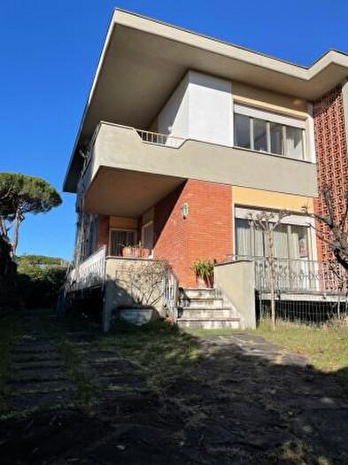 Casa con 6 locali in vendita in Pietrasanta