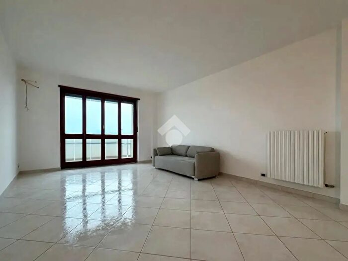 Appartamento trilocale in vendita in Via Tirreno, Torino