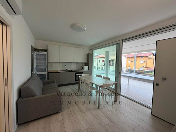 Appartamento trilocale in affitto in Via Vittorio Veneto, Lido Est, Jesolo