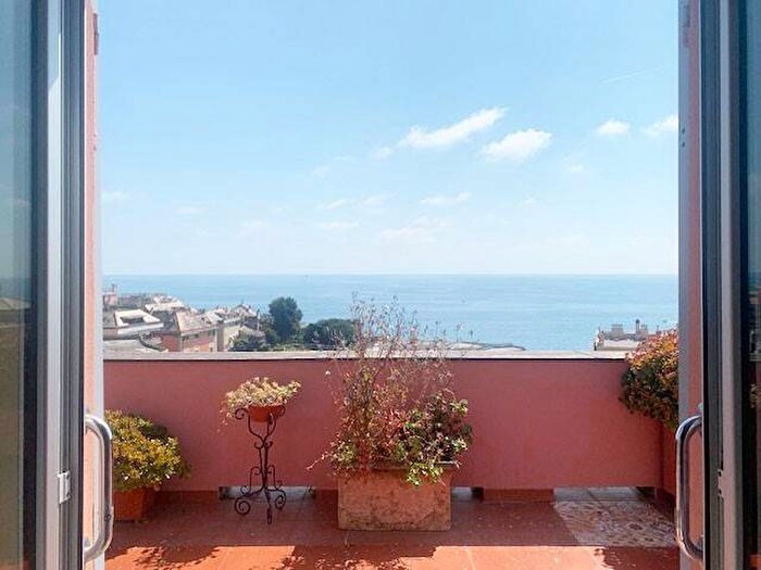 Casa quadrilocale in affitto in Via Trieste, Albaro, Genova
