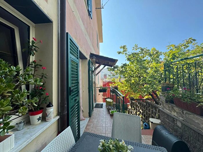 Casa con 5 locali in vendita in Passo Soprano, Avegno