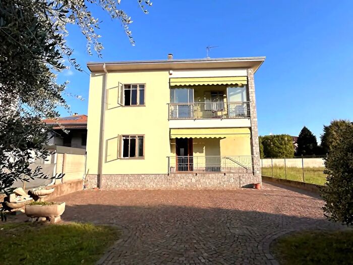 Casa con 5 locali in vendita in Via Dante, Fagnano Olona