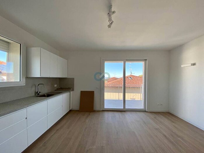 Appartamento trilocale in affitto in Via Santa Chiara, Rivoltella, Desenzano del Garda