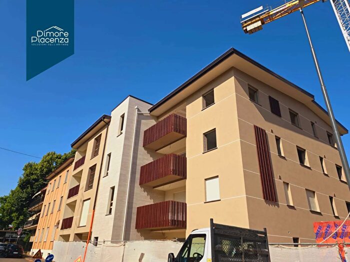 Appartamento trilocale in vendita in Viale Pubblico Passeggio, Piacenza