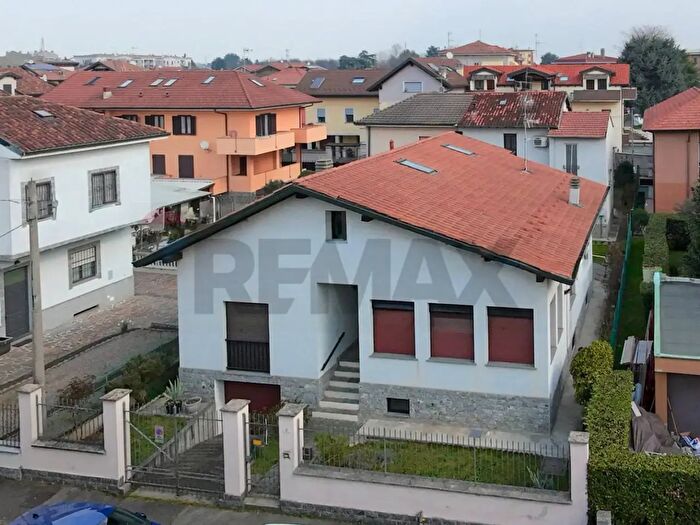 Casa quadrilocale in vendita in Via Anselmo III, Rho