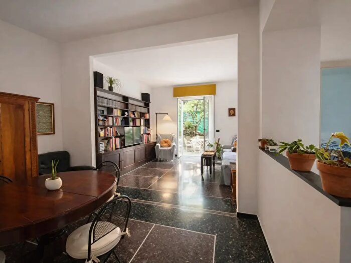 Appartamento quadrilocale in affitto in Via S Schiaffino, Genova