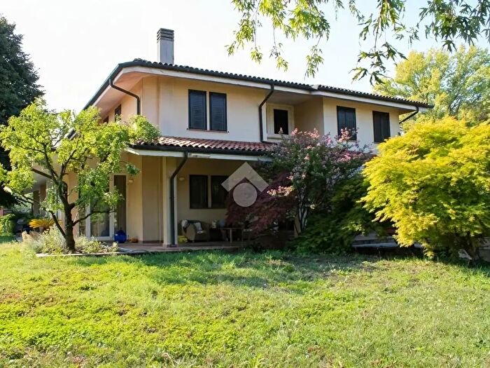 Casa con 8 locali in vendita in Via G Mazzini, Gazzo