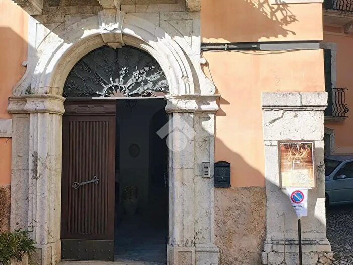 Appartamento trilocale in affitto in Piazza Guglielmo Marconi, Atina