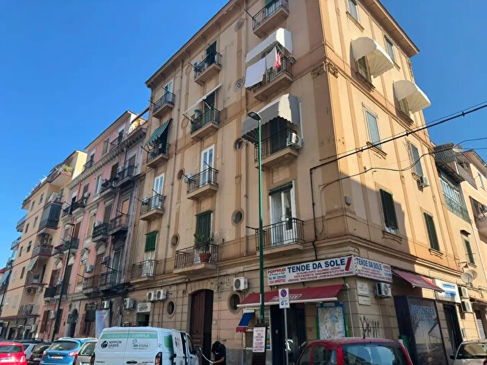 Appartamento trilocale in vendita in Via Cumana, Napoli