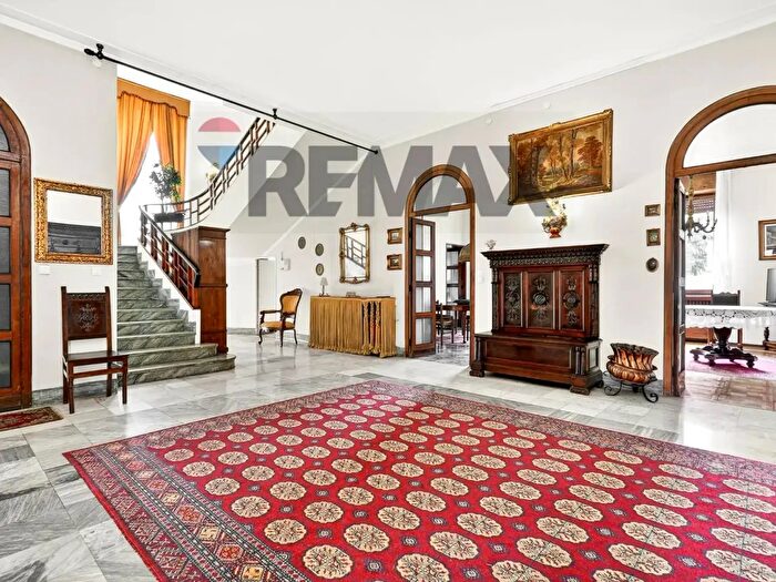 Casa con 8 locali in vendita in Gallarate