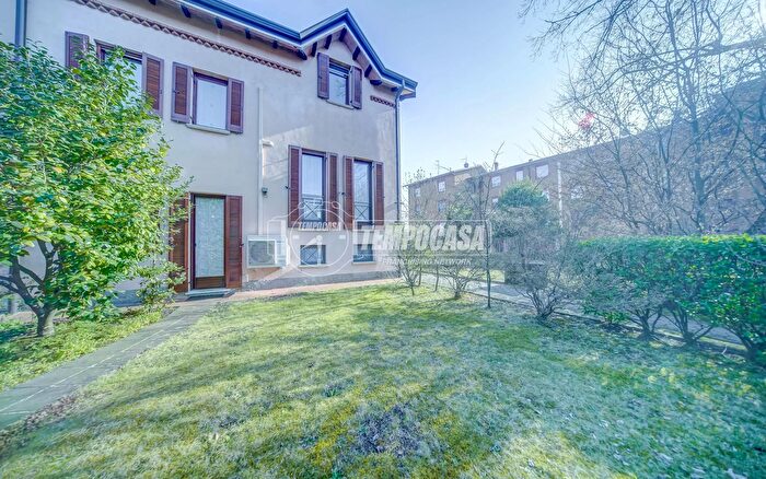 Casa con 5 locali in vendita in Via Trento G, Biandronno