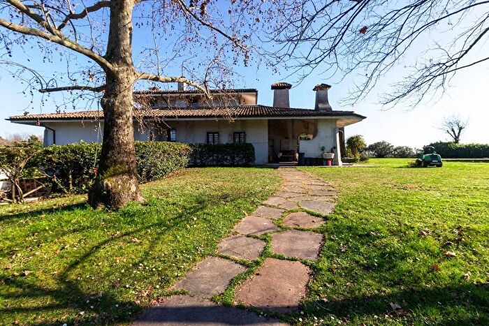 Casa con 10 locali in vendita in San Quirino