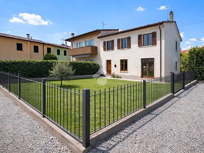 Casa quadrilocale in vendita in Via delle Compagnie, Nogarole Rocca