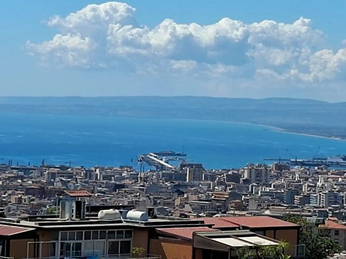 Appartamento con 7 locali in vendita in Via Carnazza, Tremestieri Etneo