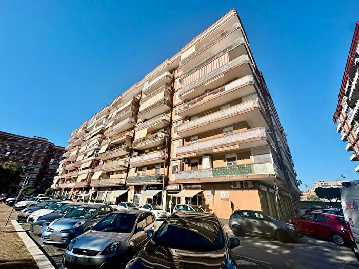 Appartamento trilocale in vendita in Via Emilia, Bari
