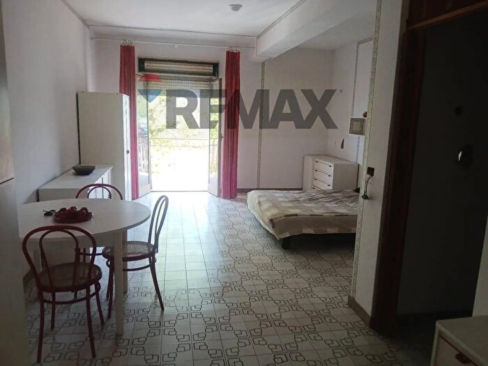 Appartamento monolocale in vendita in Via Consolare Valeria, Giardini Naxos