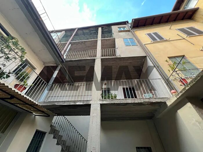 Appartamento con 10 locali in vendita in Brembate Di Sopra