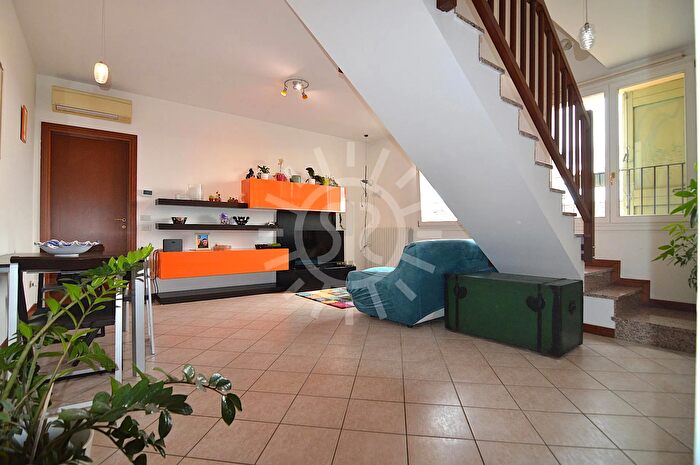 Appartamento con 6 locali in vendita in Via Tolara di Sotto B, Ozzano DellEmilia