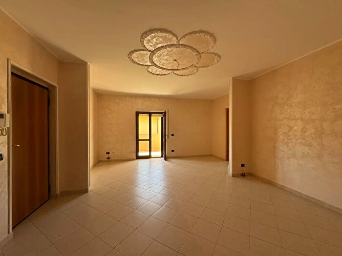 Appartamento con 5 locali in vendita in Via F Costabile, Lamezia Terme