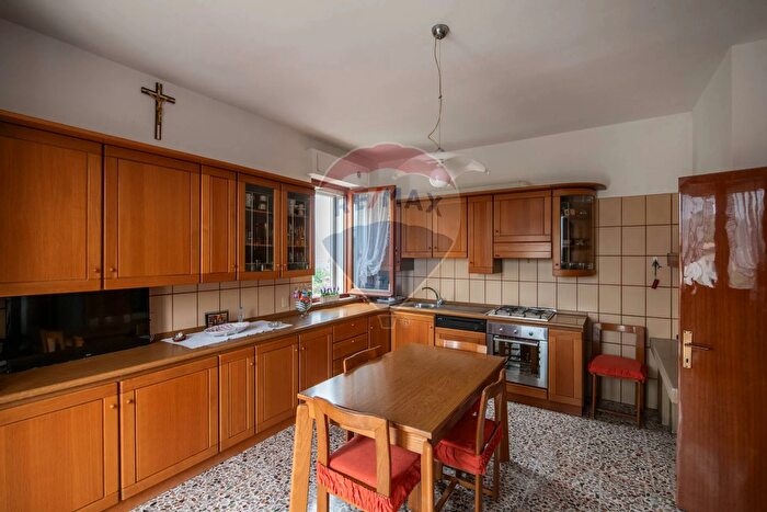 Appartamento con 7 locali in vendita in Contrada San Severo, Ostra Vetere