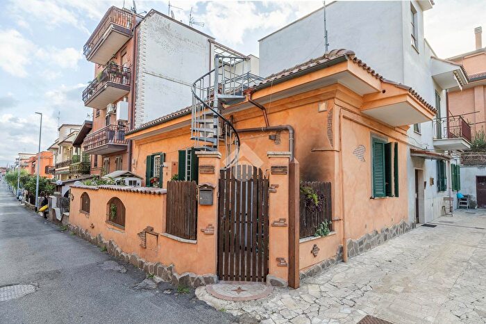 Appartamento trilocale in vendita in Via Casilina, Roma