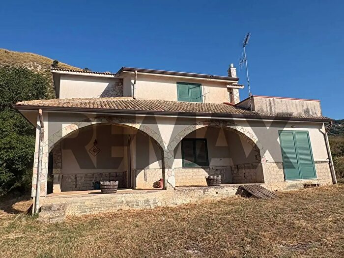 Casa con 8 locali in vendita in Contrada Bufalo, Contessa Entellina