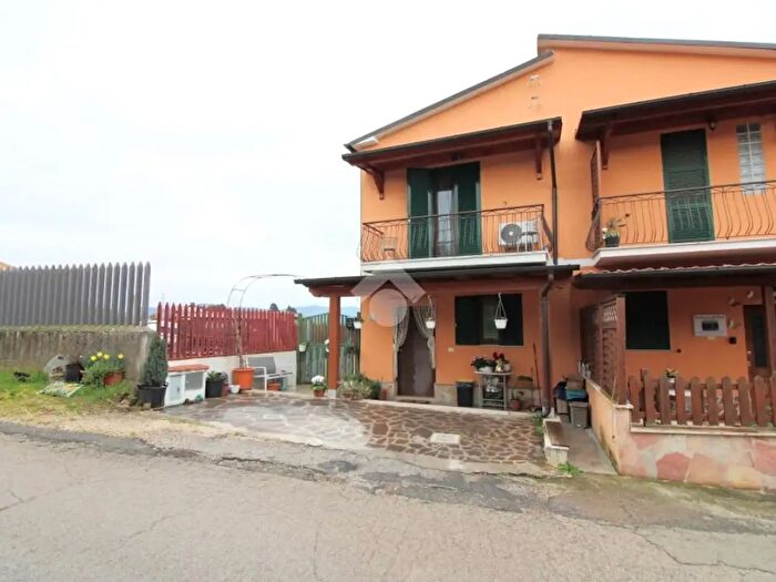 Appartamento trilocale in vendita in Via di Pontesfondato, Montopoli Di Sabina