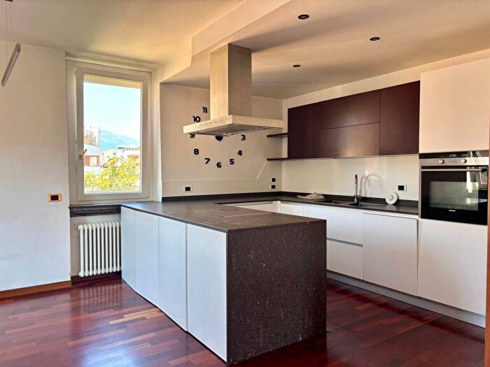 Appartamento con 5 locali in affitto in Viale Venezia, Gries San Quirino, Bolzano