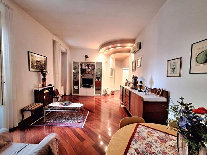 Appartamento trilocale in vendita in Via SantAntonino, Piacenza