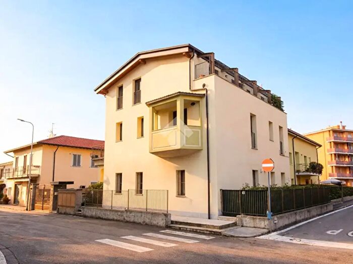 Appartamento bilocale in vendita in Via a Volta, Carnate