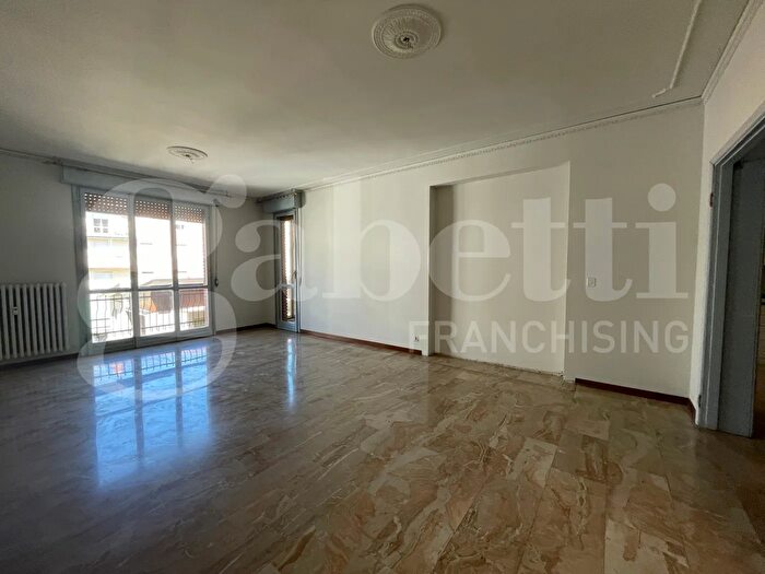 Appartamento con 6 locali in vendita in Modena