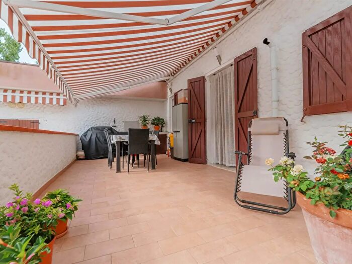 Appartamento trilocale in vendita in Via Loreto, Numana