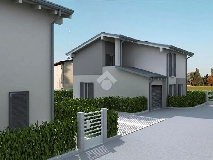 Casa quadrilocale in vendita in Via Elba, Reggio Emilia
