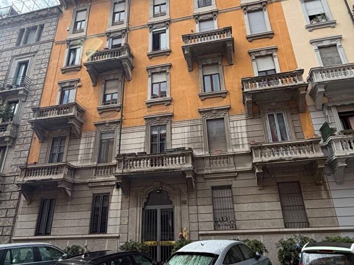 Appartamento quadrilocale in vendita in Via Giuseppe Compagnoni, Plebisciti Susa, Milano