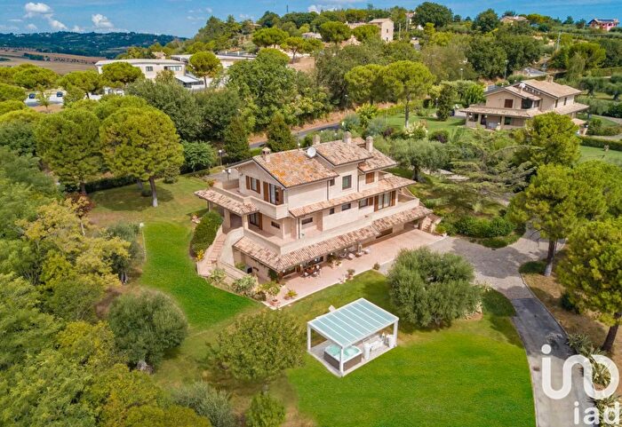 Casa con 16 locali in vendita in Contrada San Domenico, Civitanova Marche