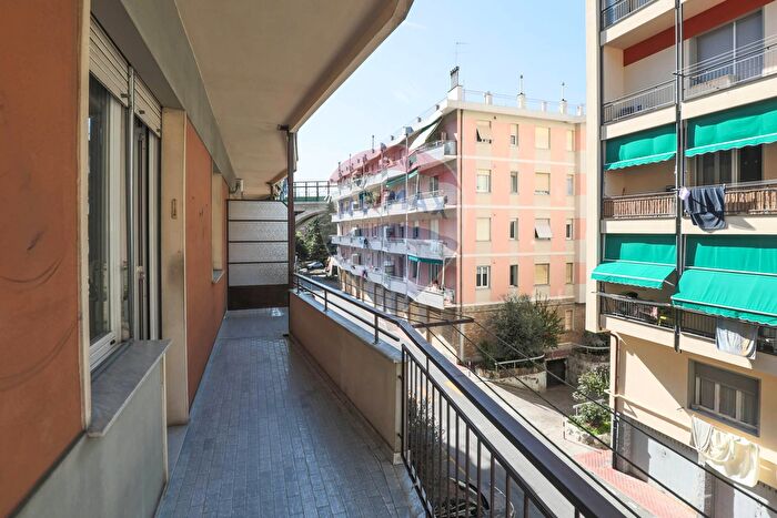 Appartamento con 5 locali in vendita in Via Carlo Fasciotti, Genova
