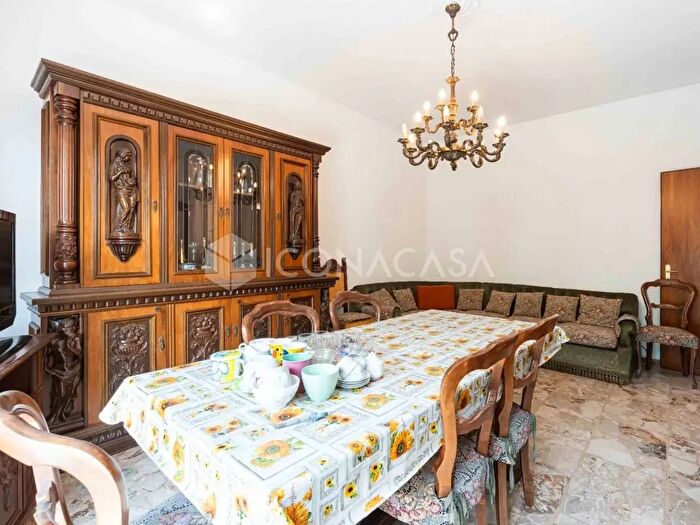 Appartamento trilocale in vendita in Via Isonzo, Mariano Comense