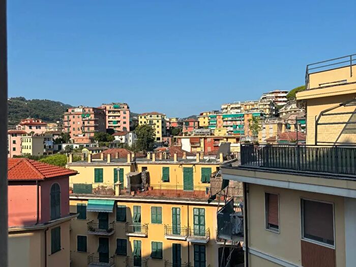 Appartamento trilocale in affitto in Via Cerisola, Rapallo