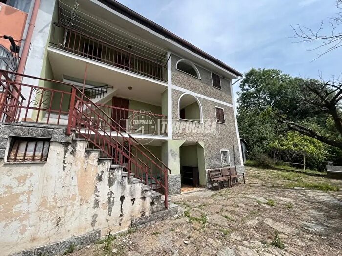 Casa con 9 locali in vendita in Via Belvedere, Borgiallo