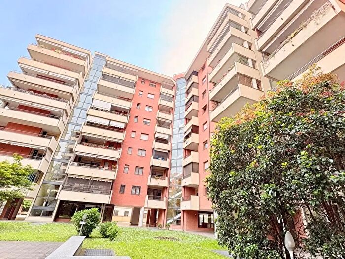 Appartamento trilocale in vendita in Via Caduti in Missione di Pace, Milano