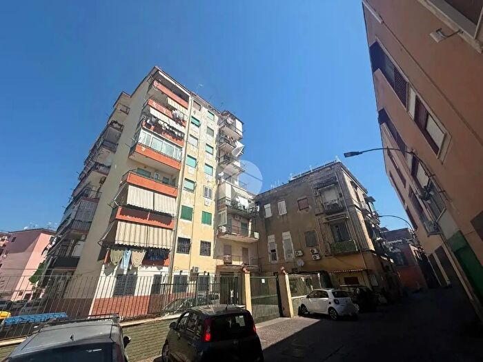 Appartamento bilocale in vendita in Vicoletto Villa, Napoli