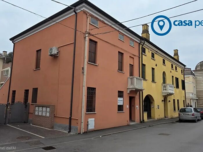 Casa quadrilocale in vendita in Via Arnaldo Speroni degli Alvarotti, Rovigo