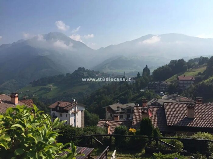 Appartamento quadrilocale in vendita in Via Mincucco, Oltre Il Colle