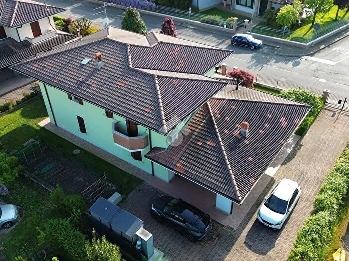 Case in Vendita e in Affitto - 2