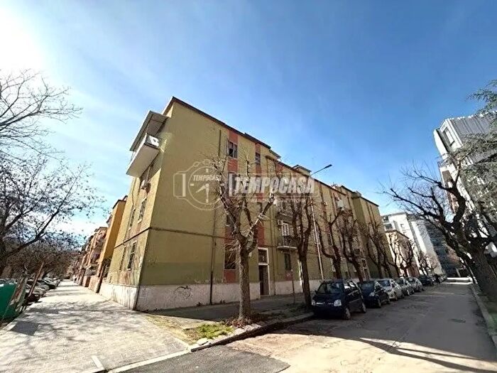 Appartamento quadrilocale in vendita in Via Cesare Cantù, Foggia