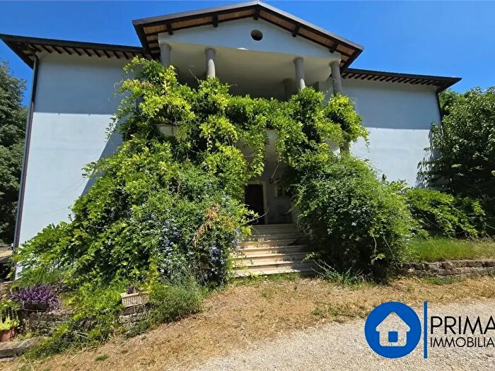 Appartamento con 6 locali in vendita in Via Valnerina, Terni