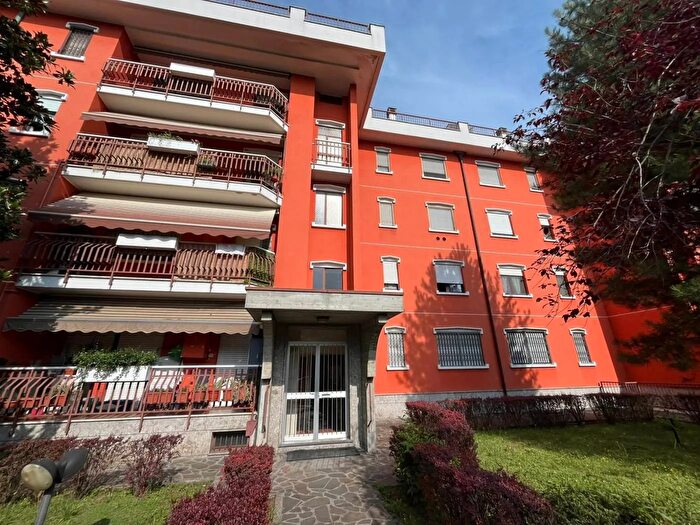 Appartamento trilocale in vendita in Via Luigi Cadorna Vimodrone, Vimodrone