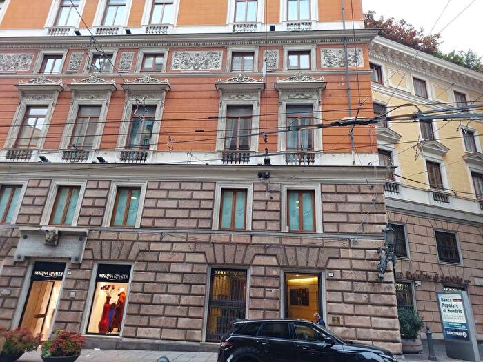 Appartamento quadrilocale in affitto in Via Roma, Centro Città, Genova