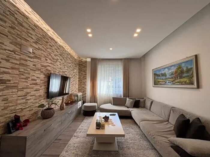 Appartamento quadrilocale in vendita in Via Beppe Fenoglio, Canale